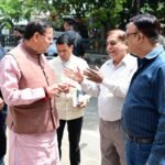 सीएम हेल्पलाइन पर दर्ज शिकायत की पड़ताल करने खुद मौके पर पहुंचे मुख्यमंत्री