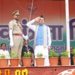 स्वतंत्रता दिवस पर मुख्यमंत्री धामी ने परेड ग्राउंड में किया ध्वजारोहण