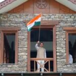 मुख्यमंत्री धामी ने मुख्यमंत्री आवास पर तिरंगा लगाकर दिया ‘हर घर तिरंगा’ का संदेश