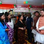 वोकल फॉर लोकल को त्योहारों में दें प्राथमिकता, मुख्यमंत्री धामी ने खरीदे महिला समूहों के उत्पाद